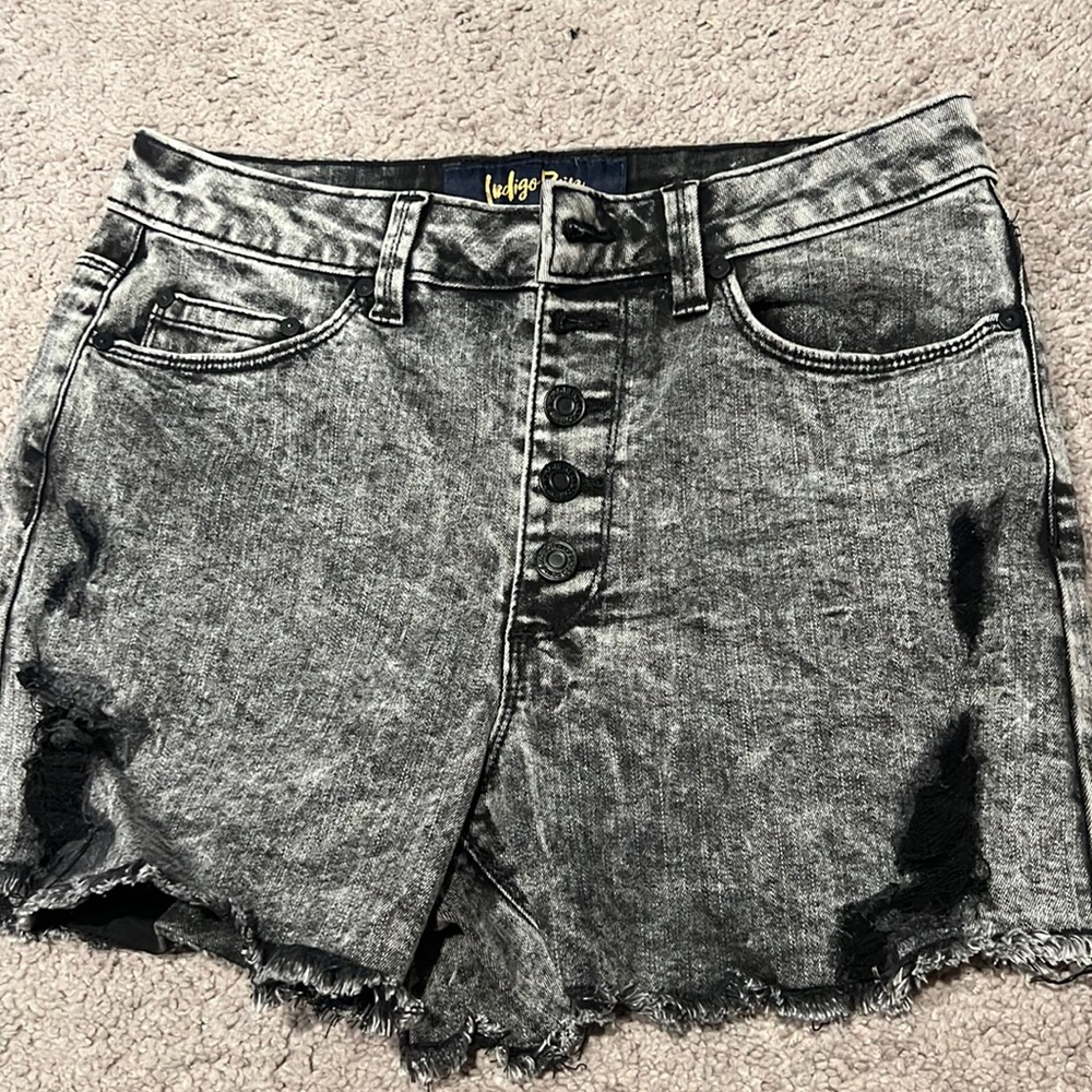 Black denim shorts, indigo rein, size 9 (28)